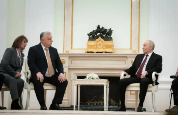 Macar tərcüməçi Putinin sözlərini səhv tərcümə edib