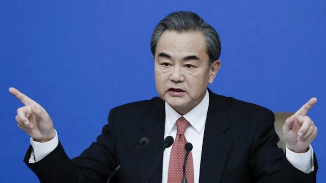 Van İ: Tramp Pekinin əsas tərəfdaşlarını hədəf aldığı üçün ABŞ ilə danışıqlar çox vacibdir