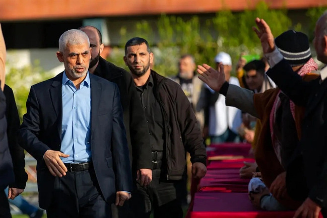 KİV: İsrail kəşfiyyatı Qəzzada Sinvarın hücum planları olan qeydləri tapıb