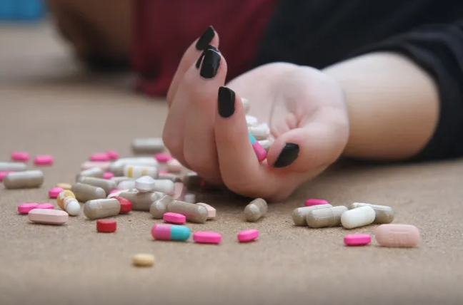 Azərbaycanda DƏHŞƏT: arvadını intihara məcbur edib, 2 qutu dərman içizdirdi