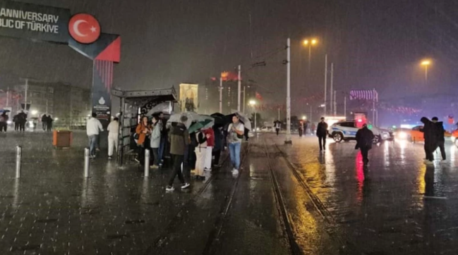 Zəlzələ gecəsi İstanbul... - Fotolar