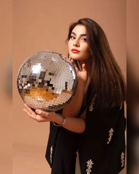 Van Dammın azərbaycanlı gəlini məşhur markanın reklam siması oldu - FOTO