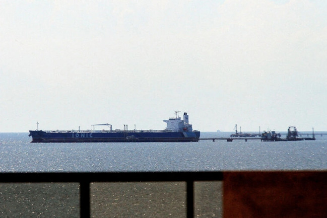 KİV: ABŞ yenidən Venesuela sahillərində sanksiya altında olan gəmini saxlayıb