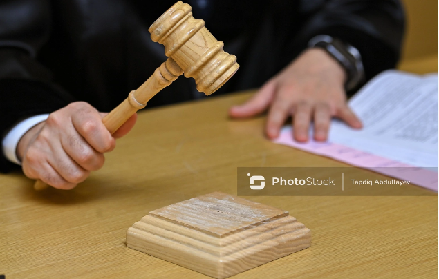 İsrail səfirliyini yandıracağı ilə bağlı yalan məlumat verməkdə təqsirləndirilən şəxsə hökm oxunub