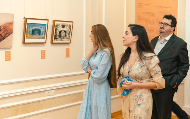 Prezidentin qızları Milli İncəsənət Muzeyində - Fotolar