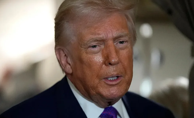 Tramp "Netflix"i Direktorlar Şurasının üzvü Syuzan Raysı işdən çıxarmağa çağırıb