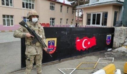 11-ci sinif şagirdi onunla evlənmək istəyən kişini öldürdü - FOTO