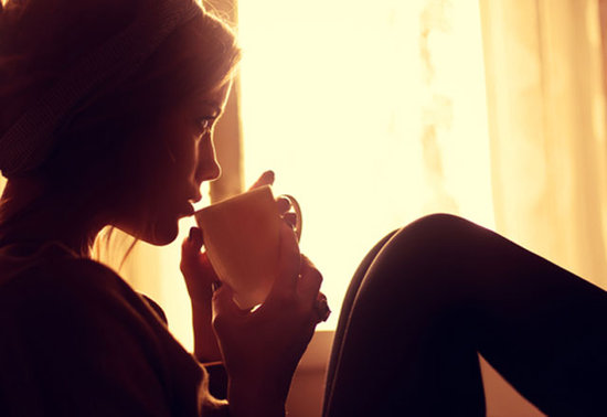 DİQQƏT ! 1 fincan qəhvə içəndə bədəndə baş verənləri BİLİN