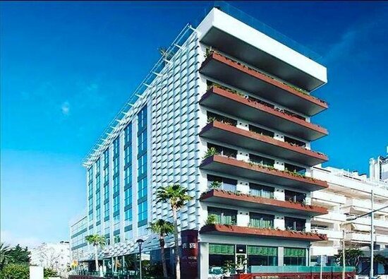 Messinin 30 milyon avroluq oteli sökülür - FOTO