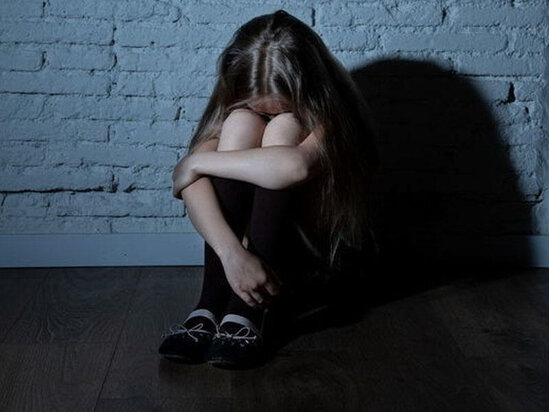 Din xadimi 3 qızı 10 il ərzində zorlayıb