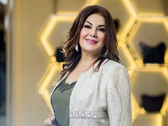 Adı iş adamı ilə eşq macərasında hallanmış əməkdar artist QIZINI GÖSTƏRDİ - FOTO