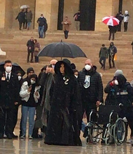 Əsgərin bu hərəkəti tənqid olundu - FOTO