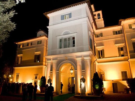 Milyarderlərin almaq istədiyi villa uğrunda mübarizə başladı: Evin baha olmasının İNANILMAZ SƏBƏBİ var - FOTOlar