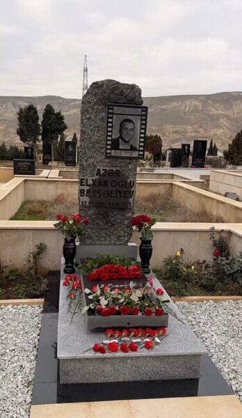 Azərin məzarından foto paylaşdılar