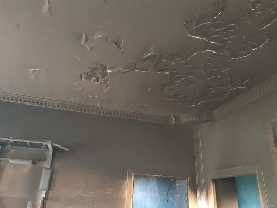 Tanınmış jurnalistin evi yandı - FOTO