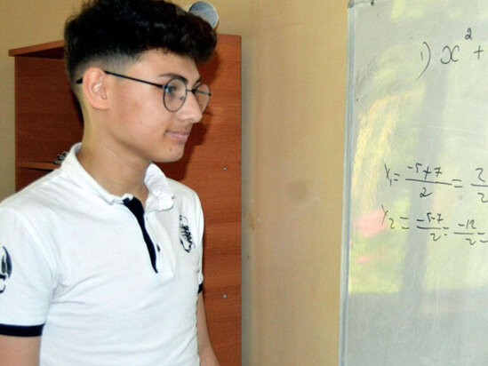 Repetitor yanına getmədən ABŞ-da universitetə daxil oldu - VİDEO