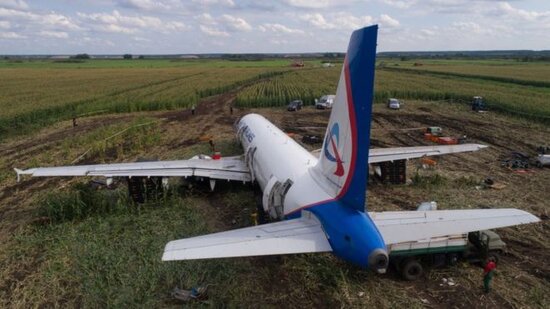 Qarğıdalı sahəsinə məcburi enən A321 təyyarəsini belə söküb apardılar - FOTO