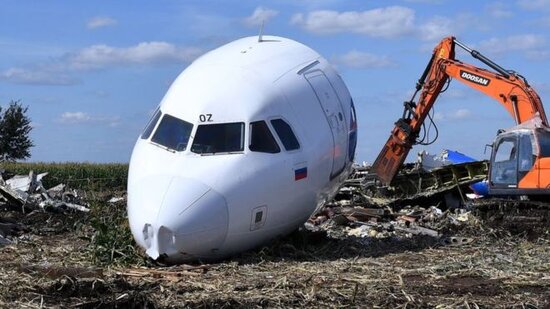 Qarğıdalı sahəsinə məcburi enən A321 təyyarəsini belə söküb apardılar - FOTO