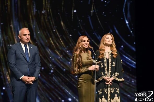 Arzu Əliyevaya Türkiyədə mükafat verildi - FOTOLAR