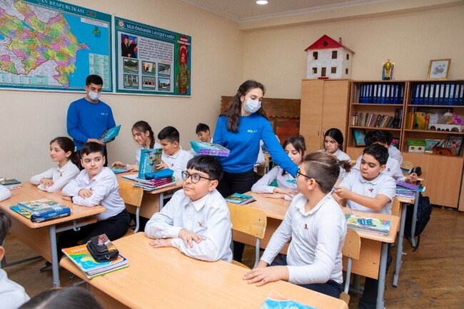 E.Həbibullayev:"Kitabda qələbəmiz və Prezident İlham Əliyevin siyasəti haqqında uşaqların anlaya biləcəyi tərzdə məlumatlar verilir"