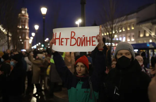 Rusiya ayağa qalxdı: MÜHARİBƏYƏ YOX! - FOTOLAR