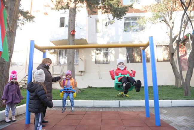 Nəsimi rayonunda növbəti abad həyət sakinlərin istifadəsinə verilib