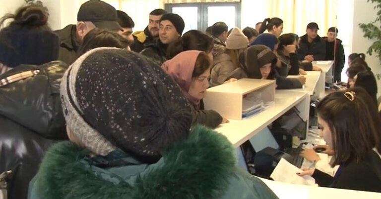 Xəstəxanalarda növbə problemi həllini tapmır: "Həkimin qəbuluna düşmək olmur..." - VİDEO