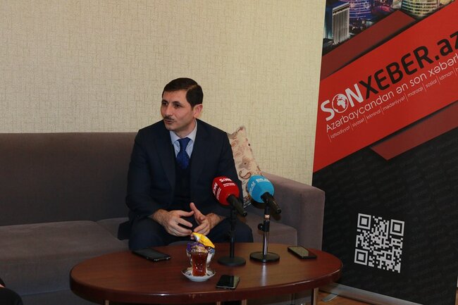 "Dalaşqan olduğuma görə atam müəllimlərə tapşırmışdı ki, dəcəllik etsə, qullağını çəkin"-Anar Cəbrayıllı ilə MÜSAHİBƏ