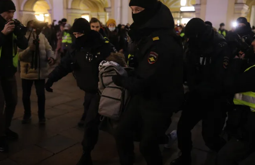 Rusiya ayağa qalxdı: MÜHARİBƏYƏ YOX! - FOTOLAR