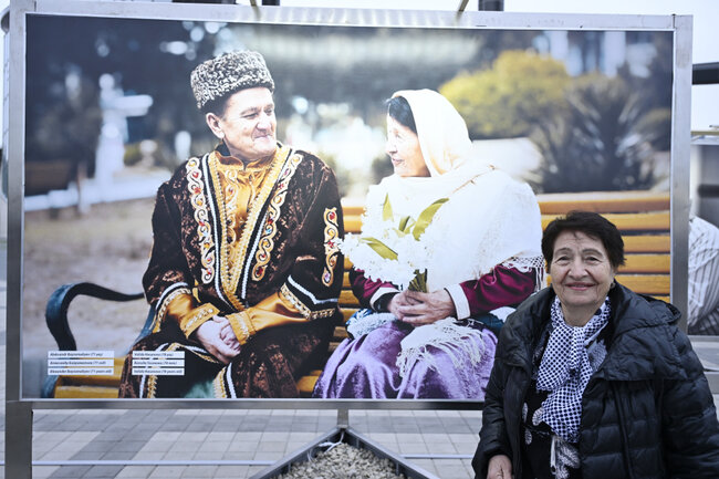 Leyla və Arzu Əliyevalar bulvarda - Fotolar