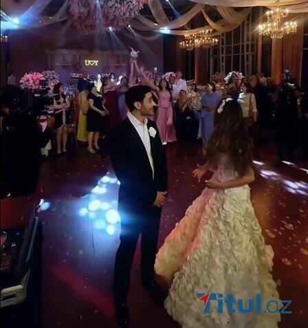 Bakıda DƏBDƏBƏLİ TOY: Qız ağzı üstə yıxıldı... - FOTOLAR