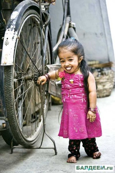 Dünyanın ən balaca boylu qızını sizdə tanıyın- VİDEO-FOTOLAR