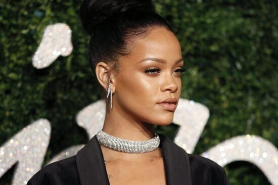 Rihanna ilk dəfə oğlunu göstərdi - VİDEO