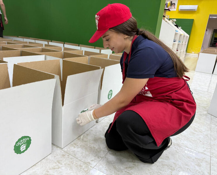 Leyla Əliyevanın təşəbbüsü ilə Yevlaxda ailələrə qurban payları çatdırılıb - FOTO