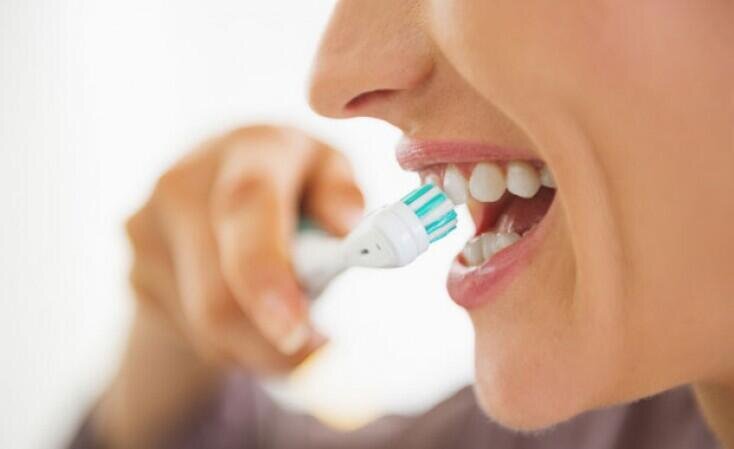 Diş fırçasını islatmaq olmaz – Həkimlərdən xəbərdarlıq