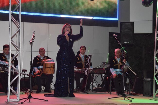 Yevlaxda bayram konserti keçirilib - FOTOLAR