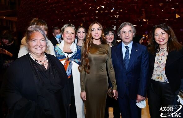 Arzu Əliyevaya Türkiyədə mükafat verildi - FOTOLAR