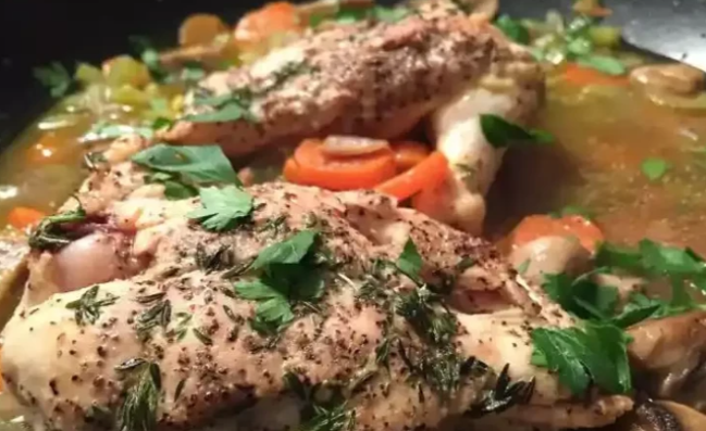 Toyuq ətində təhlükəli bakteriyalar aşkar edildi: Antibiotiklərdən qorxmayan