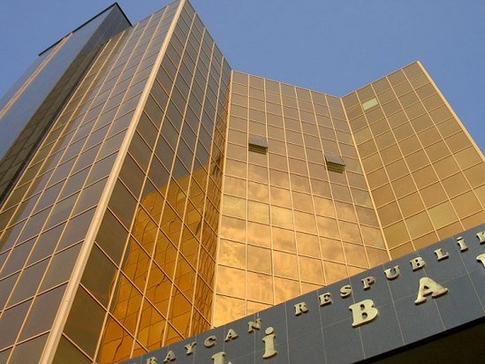 Banklar pensiyaçılara kredit verilməsini dayandırdı