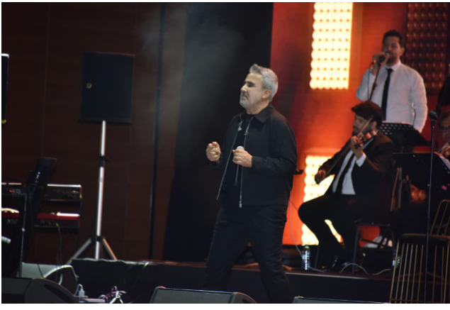 Türkiyənin məşhur müğənnisi Emrah Bakıda konsert verib