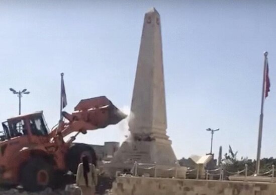 Türk Şəhidləri Abidəsini dağıtmaq istədilər