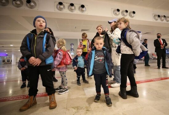 Ukraynadan təxliyə edilən kimsəsiz uşaqların ilk qrupu Türkiyəyə gətirilib