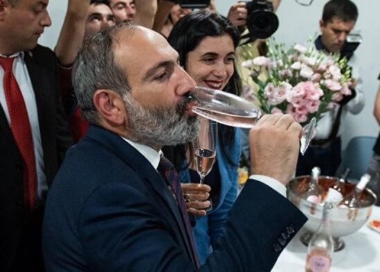 Paşinyanın içməkdən halı pisləşdi - Həkimlər müdaxilə etdi