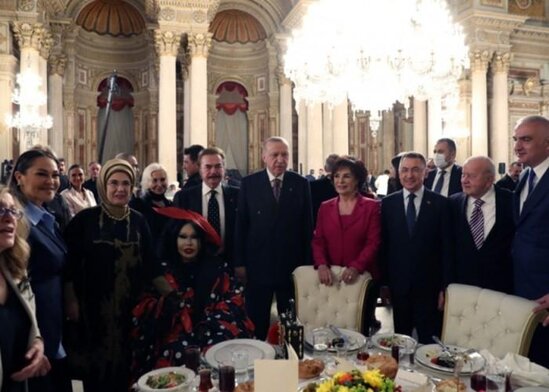 Ərdoğan məşhurlar üçün iftar süfrəsi açdı