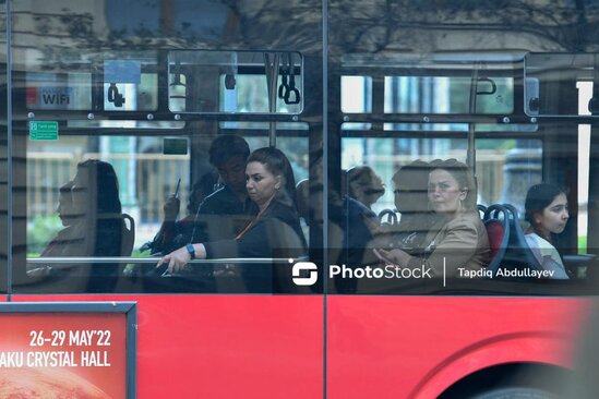 Paytaxt sakinləri maska taxmaq tələbinin ləğvini necə qarşıladı? – VİDEO