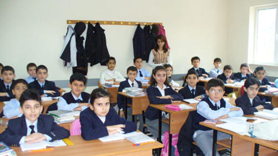 "Ərimə deyirdi ki, mənə porno videolar göndər " - Azərbaycanda direktorla müəllimənin seks qalmaqalı