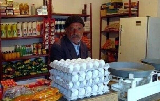 Bu şəxs mağazasının açarını bütün kənd sakinlərinə verib