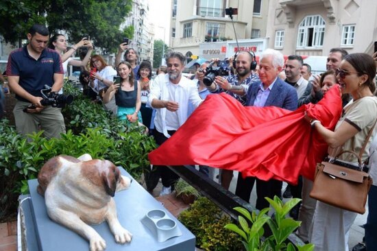 Türkiyədə itə heykəl qoyub açılış mərasimi keçirdilər - VİDEO