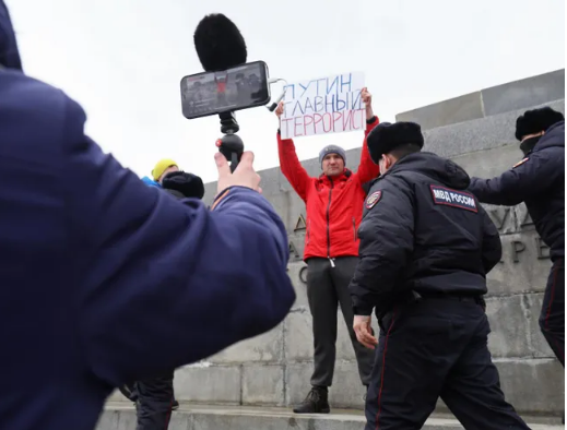 Rusiya ayağa qalxdı: MÜHARİBƏYƏ YOX! - FOTOLAR
