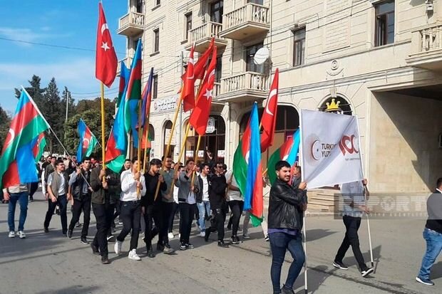 Gəncədə Türkiyə Cümhuriyyətinin yaranmasının 100-cü ildönümü münasibətilə yürüş keçirilir